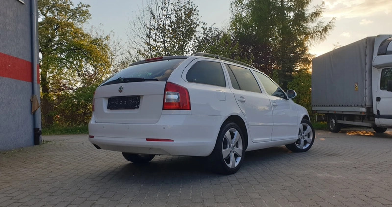 Skoda Octavia cena 23999 przebieg: 299900, rok produkcji 2012 z Elbląg małe 781